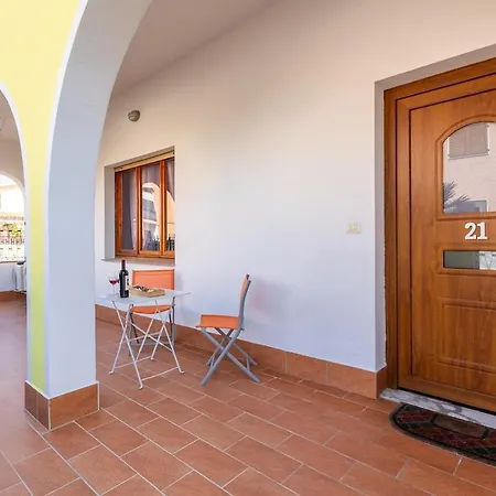 Casa Rubino - Garden And Wifi In * Pula